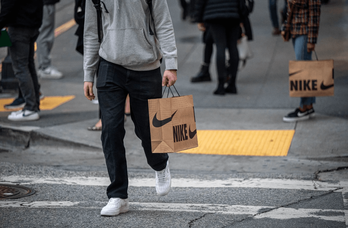 Nike 股价较历史高点下跌 75%:现在是买入时机吗?